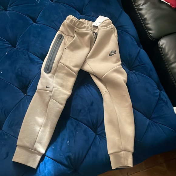 nike tech top and bottom